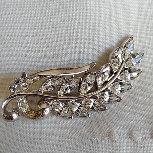 Vintage Rhinestone Leaf Set Earrings & Pin - Picture 4 of 7